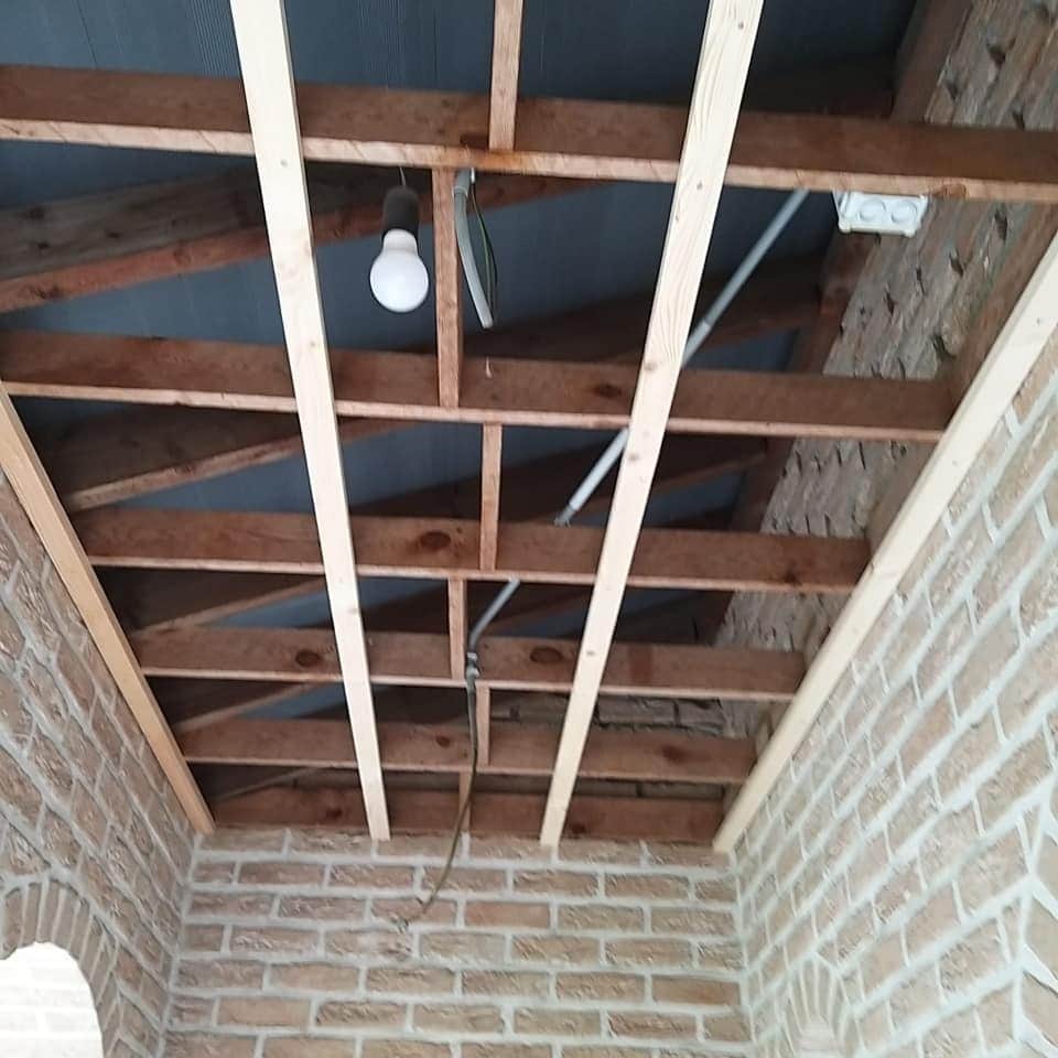 Gyprocwerken en thermowood plafonds Boekt - Vrago Interieur